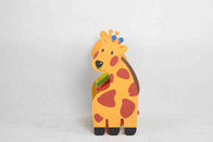 A forma do girafa caçoa o organizador do armazenamento do brinquedo, prateleira plástica dos escaninhos de armazenamento do brinquedo